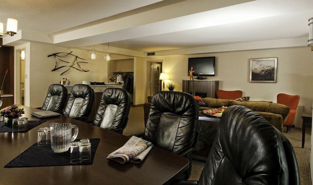 Travelodge By Wyndham Hotel Saskatoon